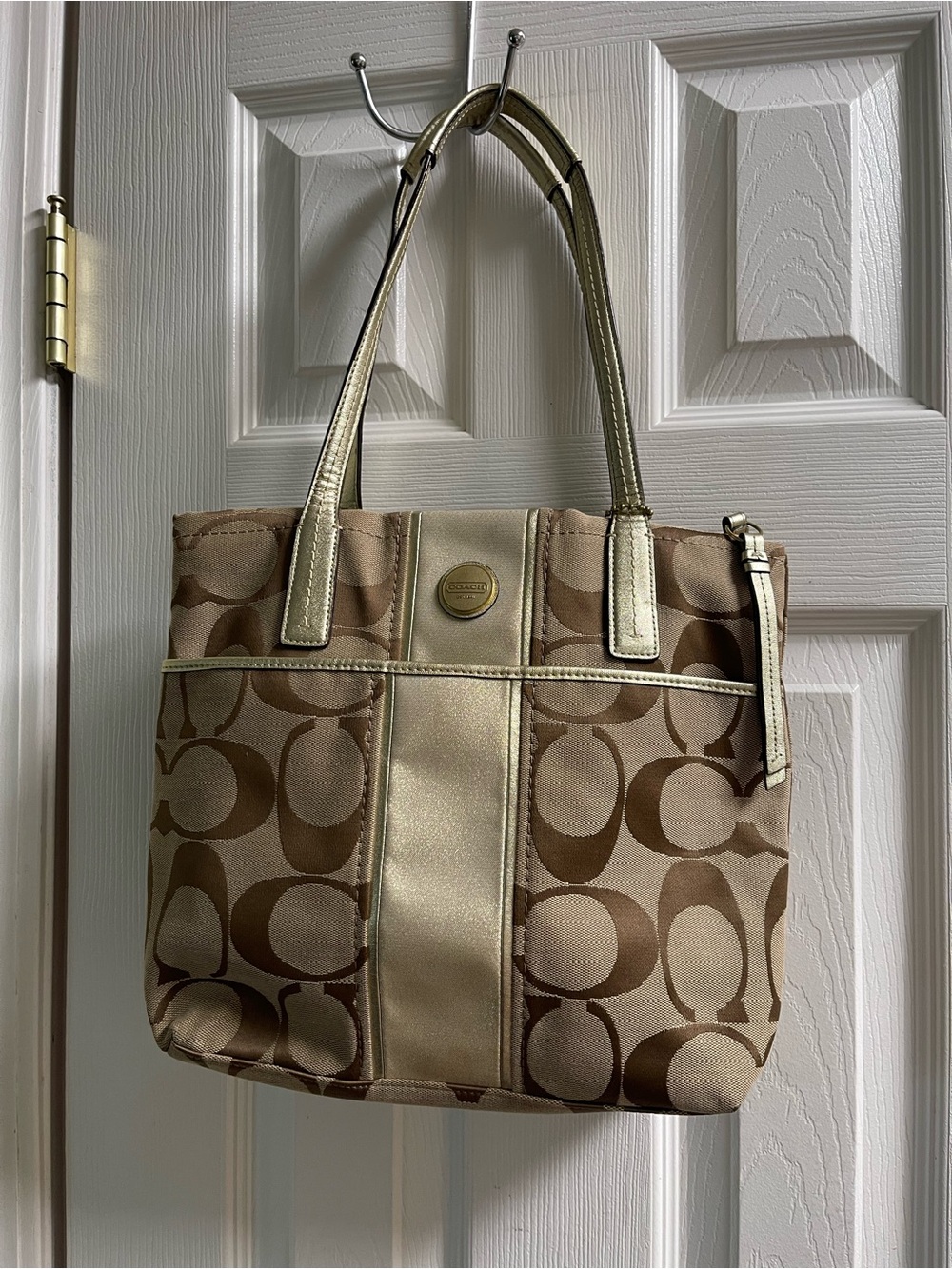 Like new!! Y2KCoach Signature Canvas Tote Bag in Khaki/Gold